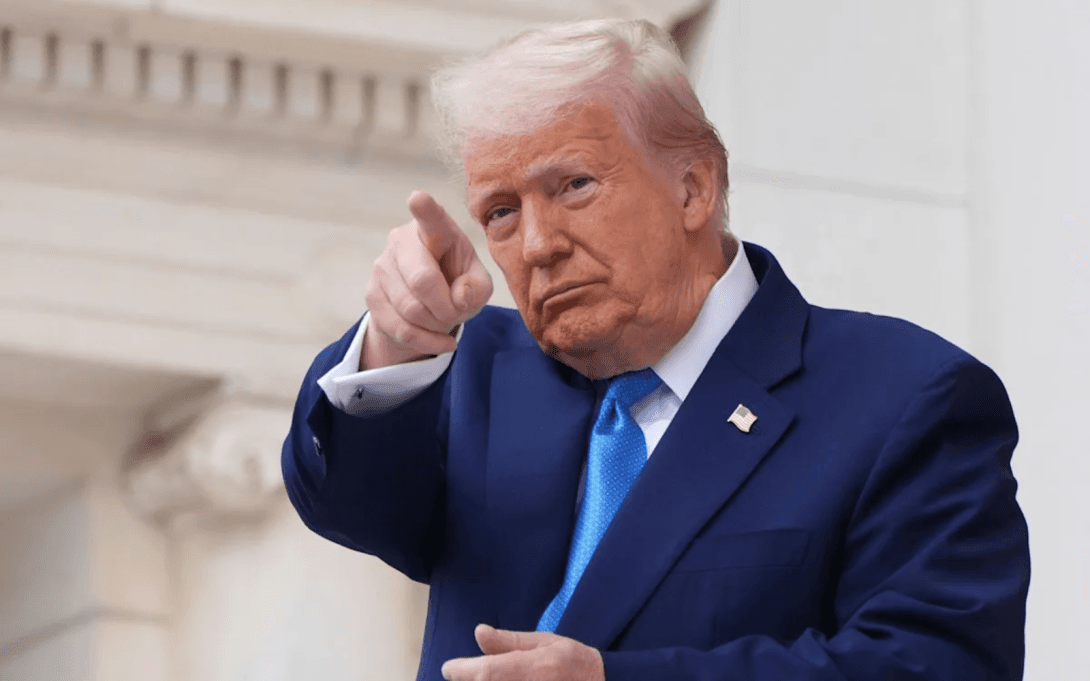 "¡Cállate, cerdita!": Trump insulta a reportera que lo interrogó por correos de Epstein
