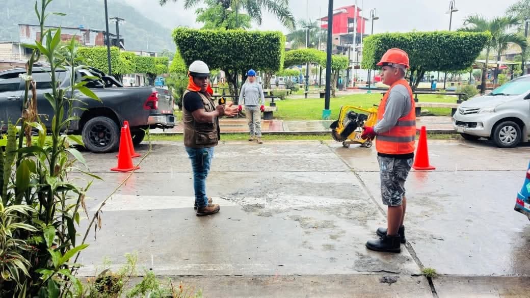 TINGO MARÍA: INSTALAN REDUCTORES DE VELOCIDAD EN EL PUEBLO JOVEN BELLA DURMIENTE