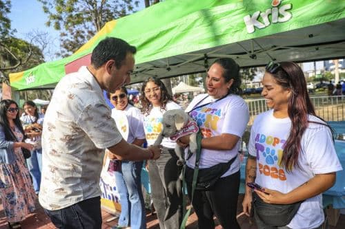 Presidente Jerí brinda apoyo a labor de organizaciones animalistas en Adoptatón 2025