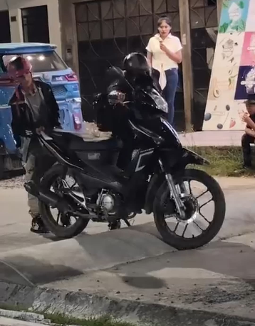 MALA EJECUCIÓN DE ROMPEMUELLES GENERA MOLESTIAS Y RIESGO PARA CONDUCTORES EN TINGO MARÍA