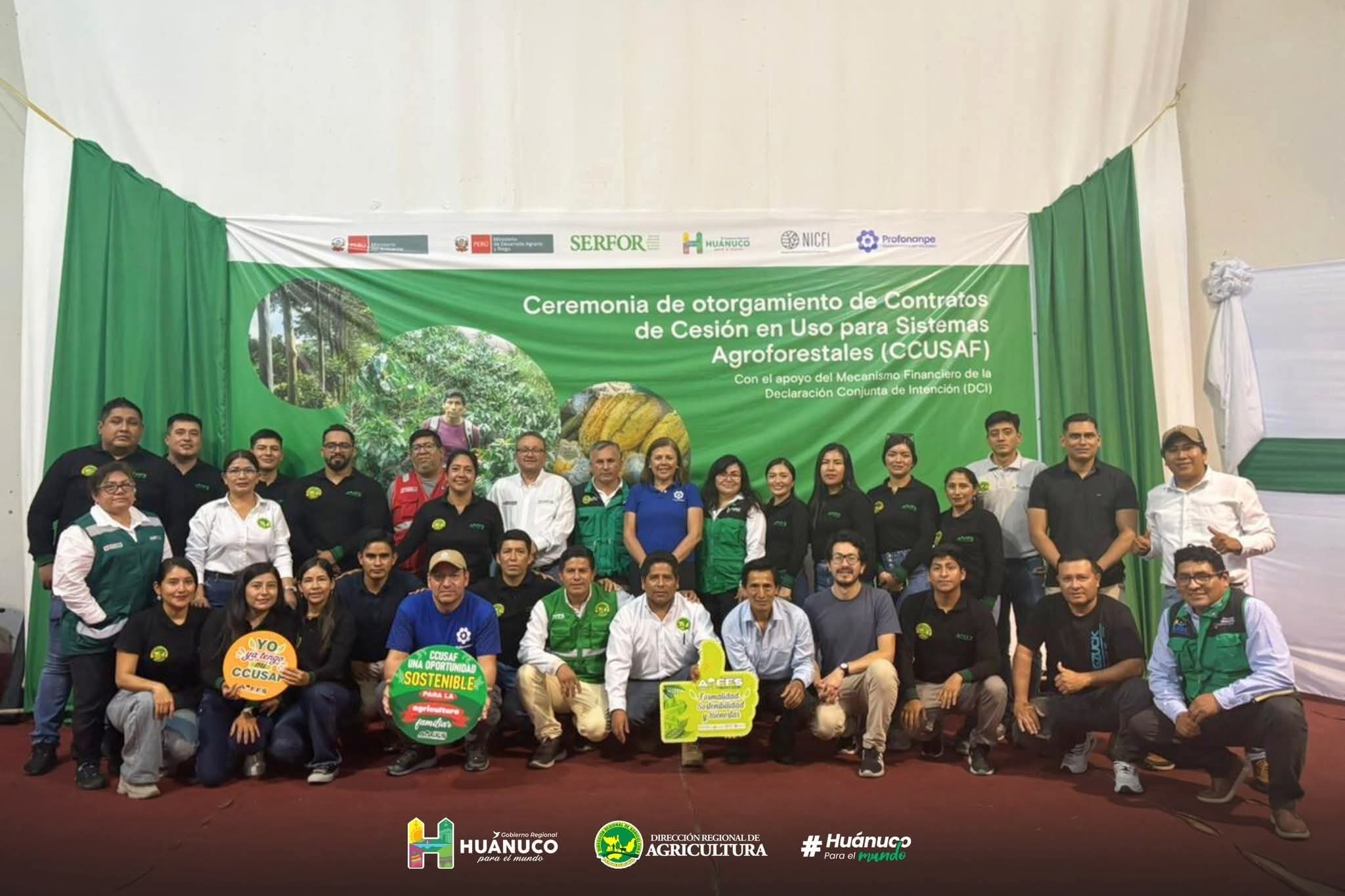 ENTREGAN 135 TÍTULOS HABITANTES ENTRE EL GRHCO Y PROFONANPE EN TINGO MARÍA