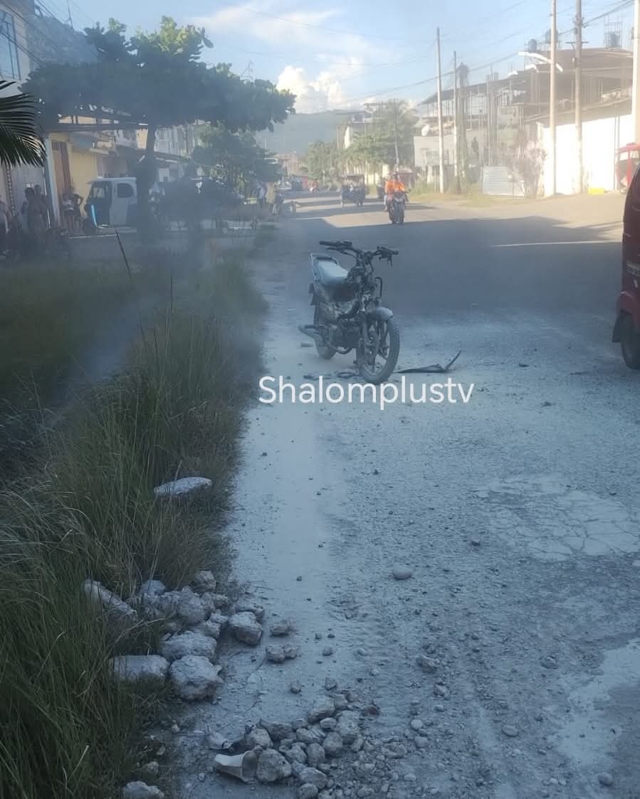 MOTOCICLETA SE INCENDIA EN CASTILLO GRANDE ALTURA DEL GRIFO PRIMAX - TINGO MARÍA