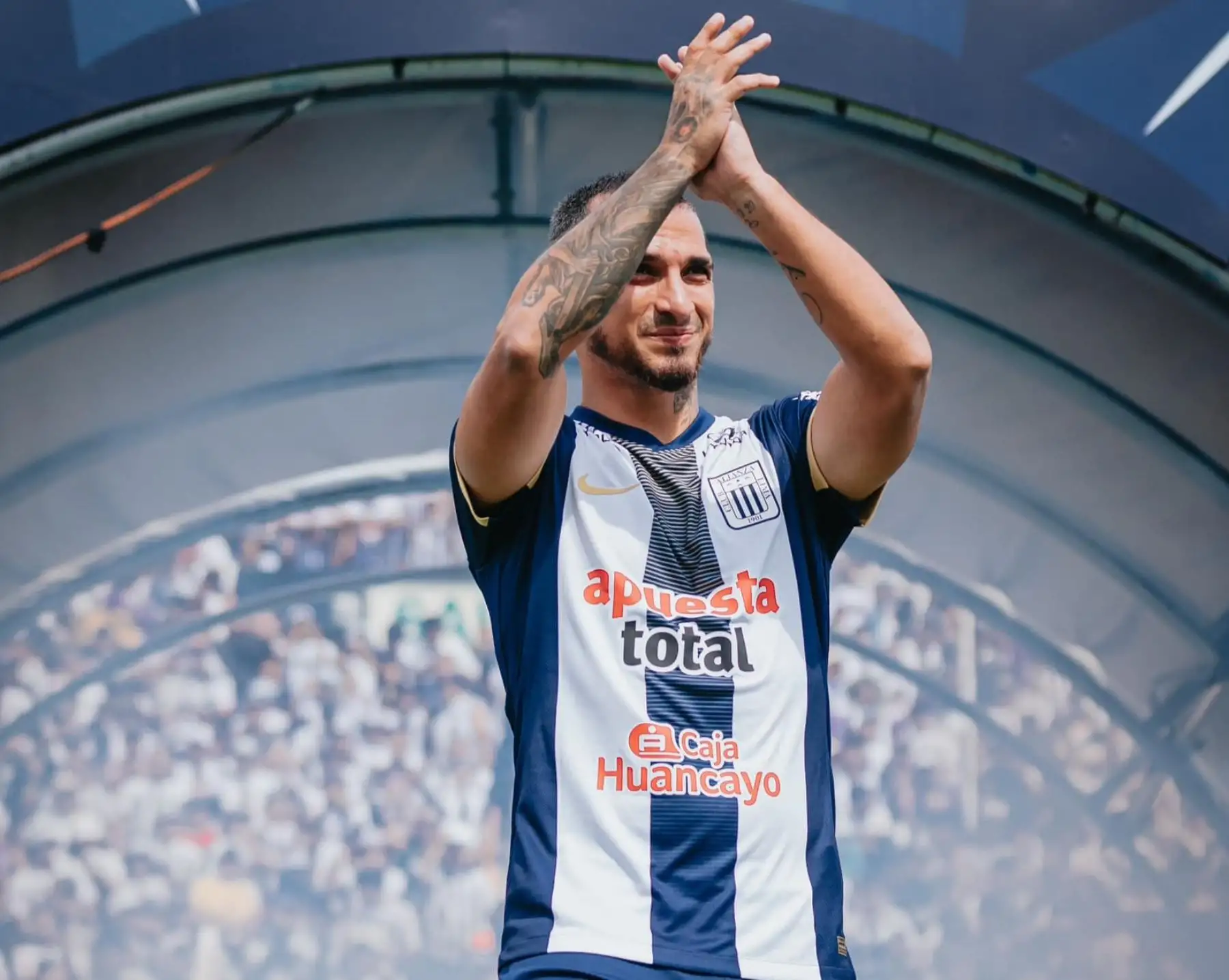 Miguel Trauco ya recibió una carta de aviso de despido de Alianza Lima