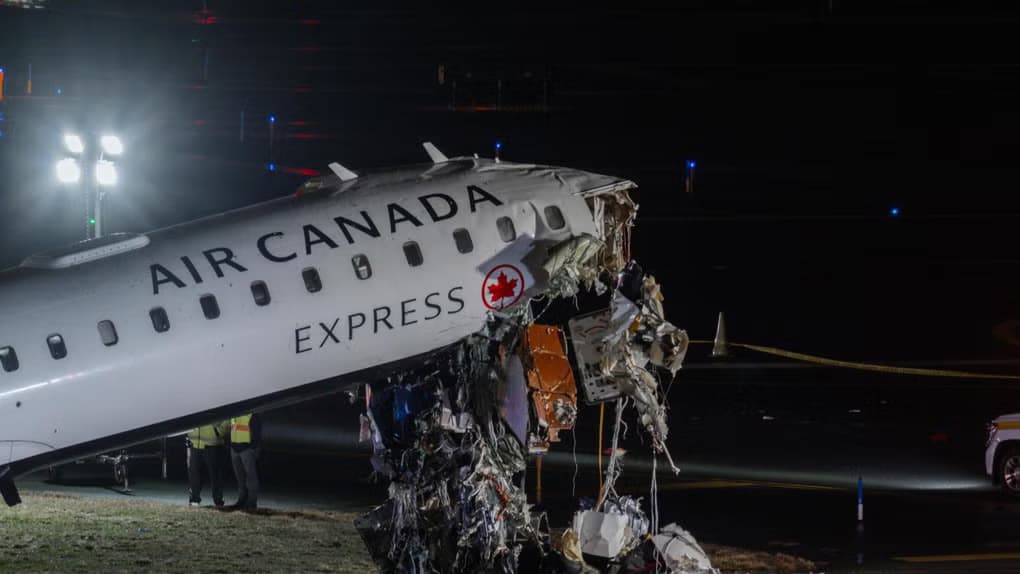 EE.UU.: dos muertos tras colisión entre un avión y un camión de bomberos en pista de un aeropuerto de Nueva York