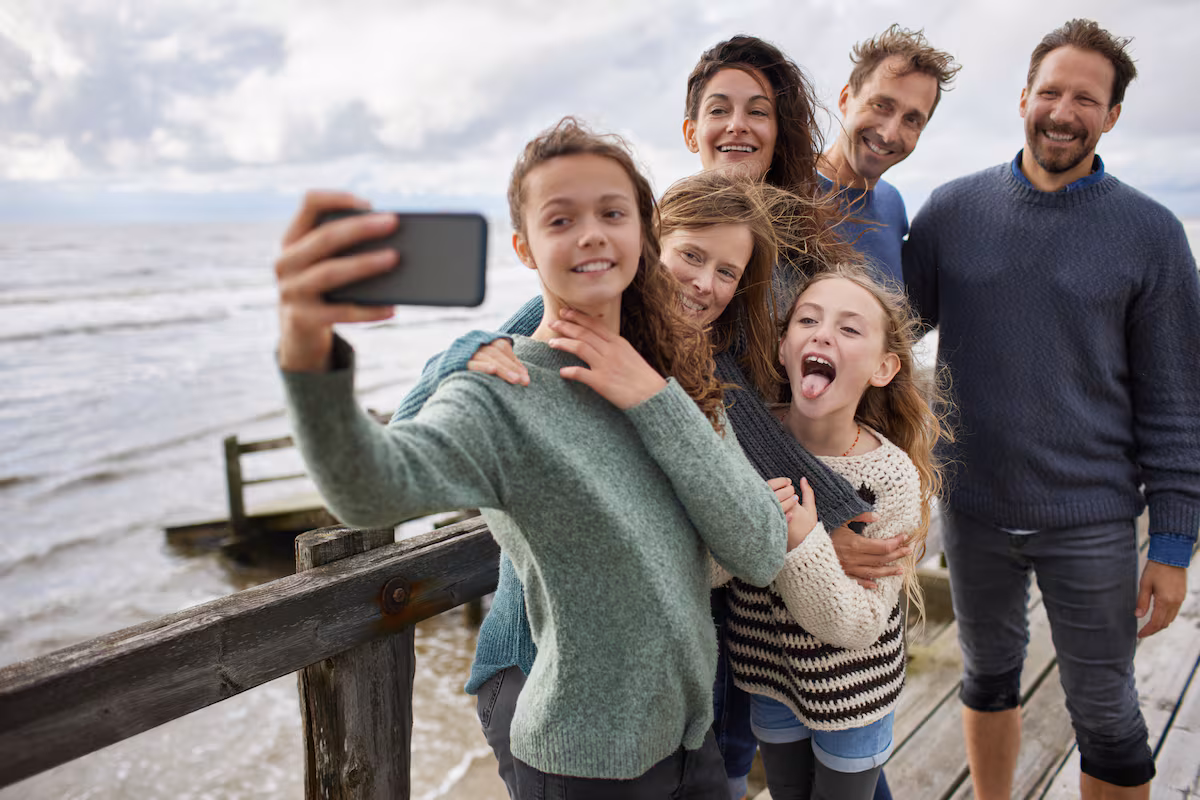 ¿Hasta qué punto tienen que socializar los padres por el bien de sus hijos?